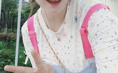 美女脱了胸罩给帅哥揉